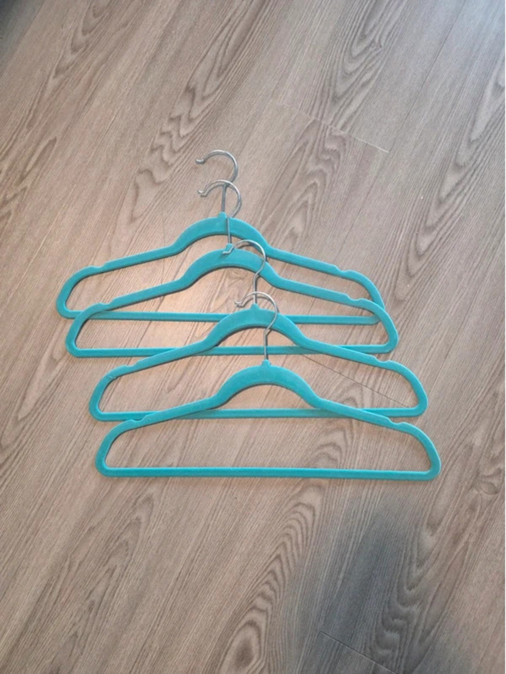 Set of 4 Teal Velvet Non-Slip Clothes Hangers